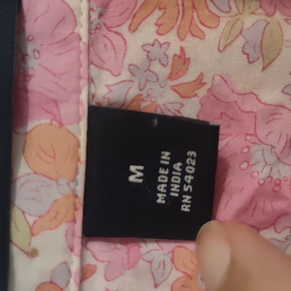 Gap button down blouse size medium - Picture 4 of 9